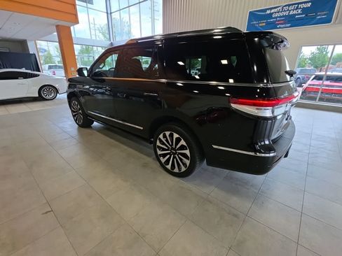 Used 2022 Lincoln Navigator Reserve AWD/4WD image 13
