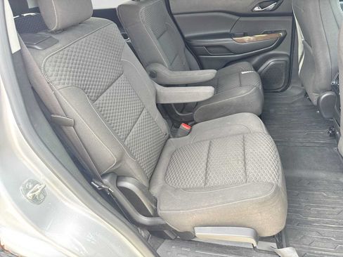 Used 2017 GMC Acadia SLE w/ LPO, Floor Liner Package AWD/4WD image 19