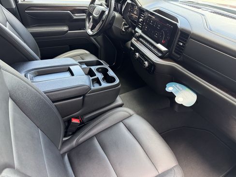 Used 2025 GMC Sierra 1500 SLT AWD/4WD image 21