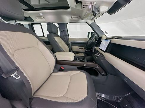 Used 2024 Land Rover Defender 110 X image 28