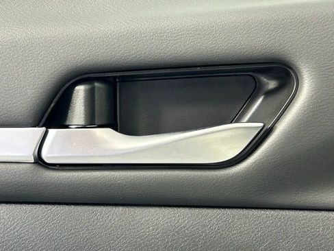 Used 2025 Nissan Altima 2.5 SL FWD image 32