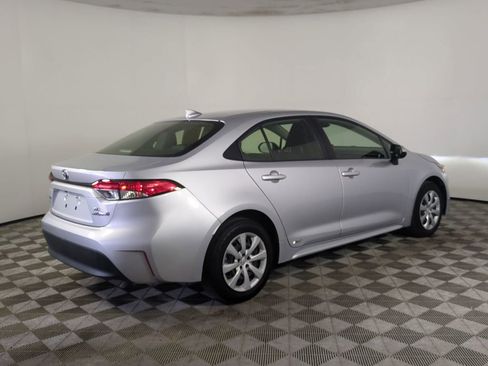 Used 2023 Toyota Corolla LE image 5