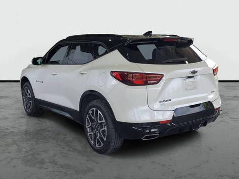 Used 2024 Chevrolet Blazer RS w/ Driver Confidence II Package FWD image 3