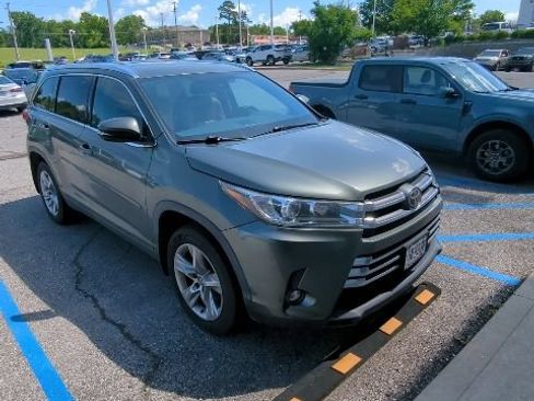 Used 2019 Toyota Highlander Limited AWD/4WD image 12