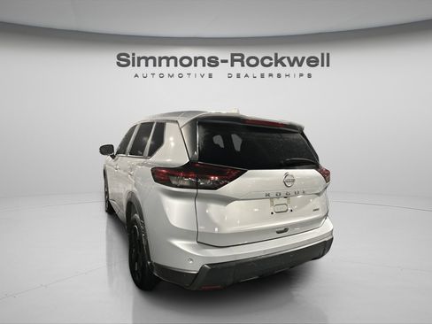 Used 2025 Nissan Rogue SV AWD/4WD image 6