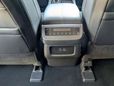 Used 2024 Nissan Pathfinder SL w/ SL Premium Package image 19