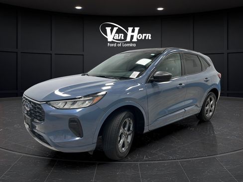 Used 2024 Ford Escape ST-Line w/ Tech Pack #1 AWD/4WD image 3
