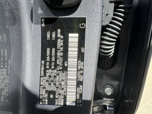 Used 2025 Lexus GX 550 w/ Accessory Package (2T) AWD/4WD image 37