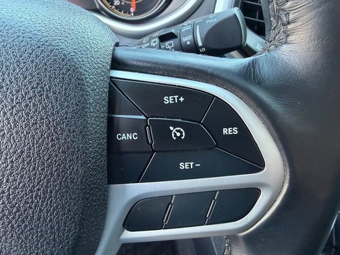 Used 2017 Jeep Cherokee Trailhawk AWD/4WD image 8