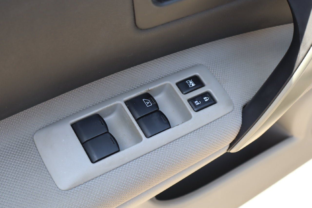 Used 2013 Nissan Rogue SV FWD image 18