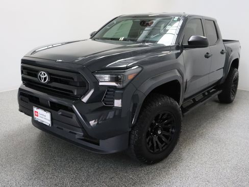 Used 2025 Toyota Tacoma SR RWD image 2