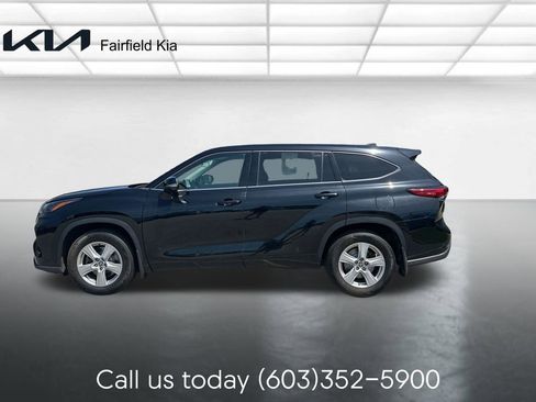 Used 2022 Toyota Highlander LE AWD/4WD image 2