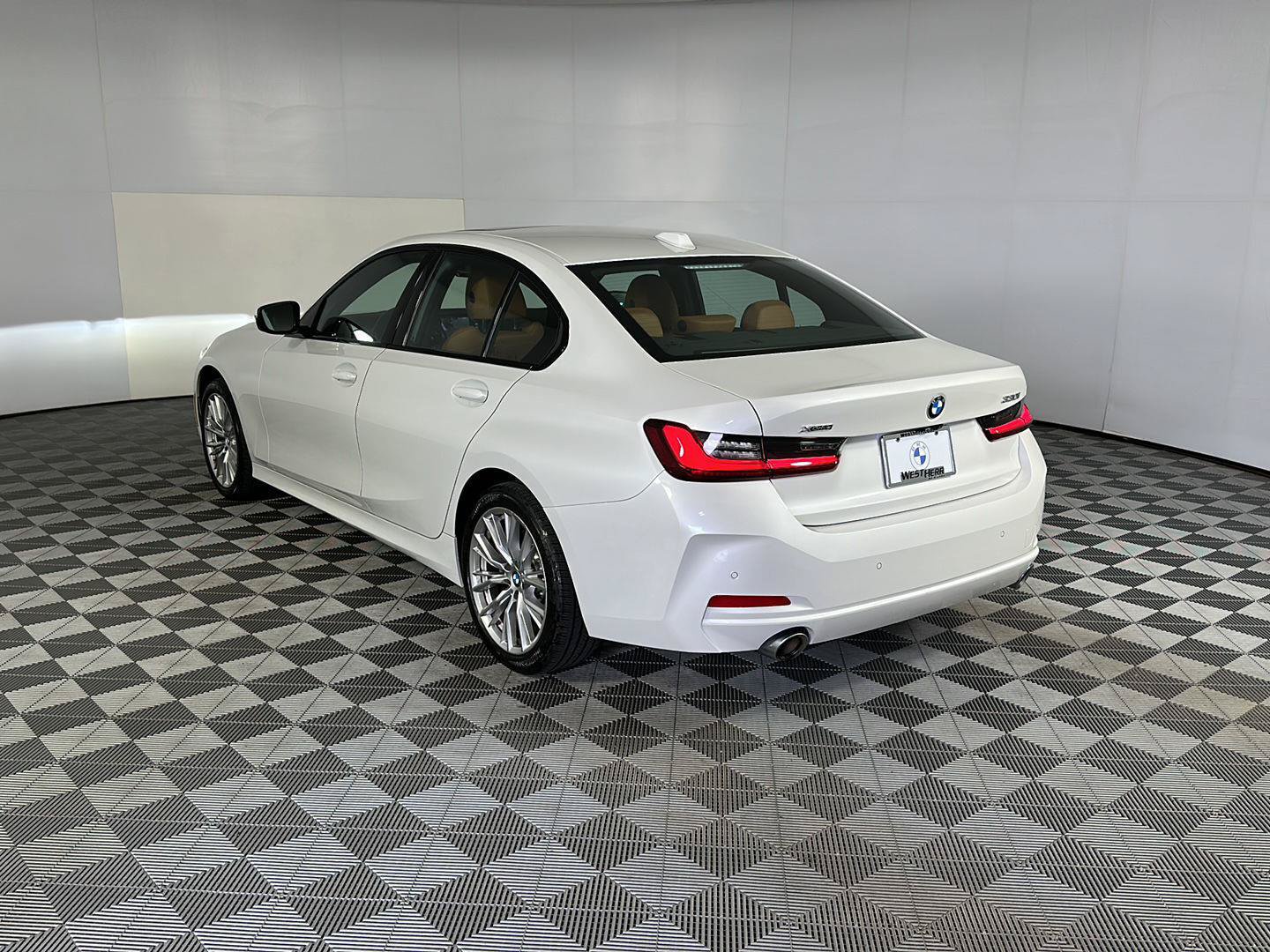 Used 2023 BMW 330i xDrive Sedan w/ Driving Assistance Package AWD/4WD image 32