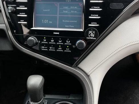 Used 2020 Toyota Camry LE FWD image 19