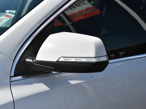 Used 2023 GMC Acadia SLT FWD image 13