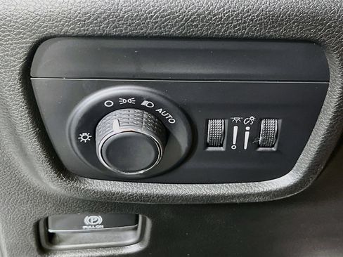 Used 2023 Jeep Grand Cherokee Altitude AWD/4WD image 10