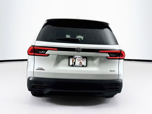 Used 2024 Toyota Grand Highlander AWD image 8