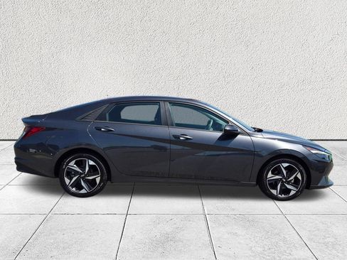 Used 2023 Hyundai Elantra SEL w/ Convenience Package FWD image 2
