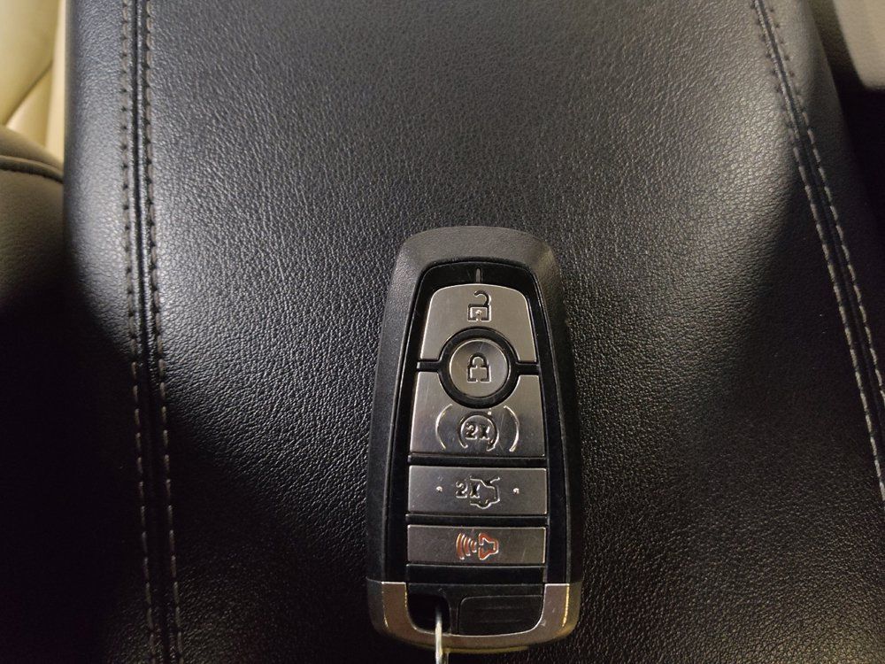 Used 2019 Ford Edge Titanium FWD image 32