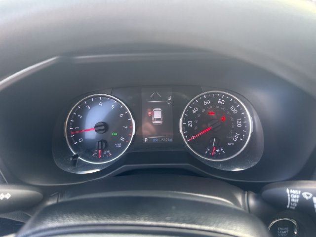 Used 2021 Toyota RAV4 XLE FWD image 13