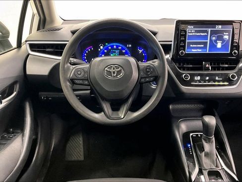 Used 2021 Toyota Corolla LE FWD image 4