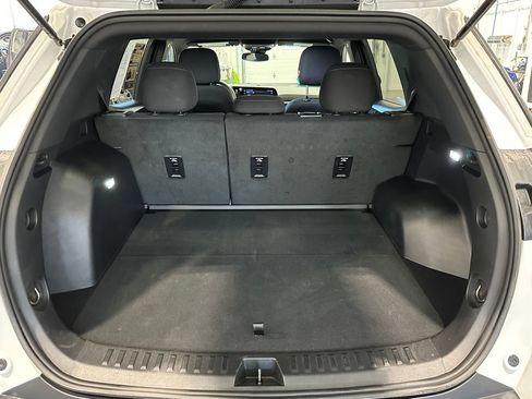Used 2026 Chevrolet Equinox LT AWD/4WD image 28
