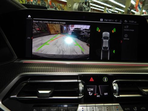 Used 2023 BMW X6 xDrive40i w/ M Sport Package image 23