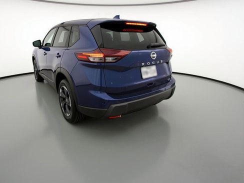 Used 2025 Nissan Rogue SV image 6