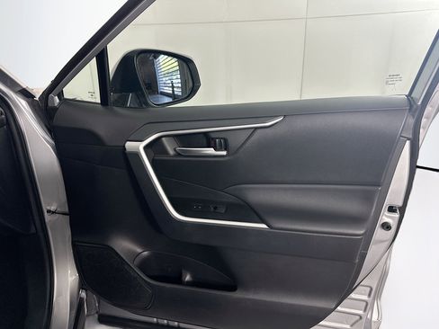 Used 2025 Toyota RAV4 XLE FWD image 31