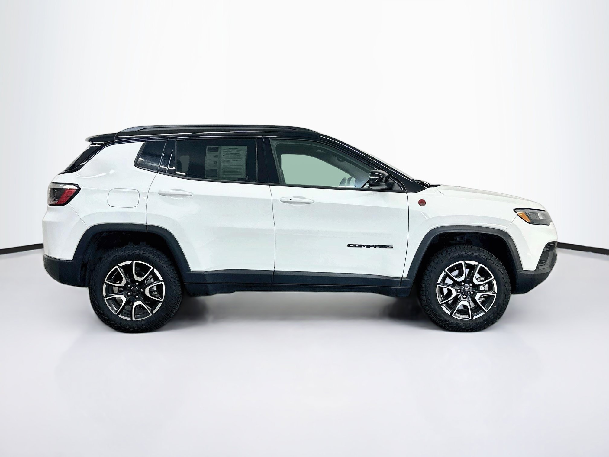 Used 2025 Jeep Compass Trailhawk AWD/4WD image 10