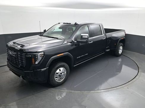 New 2026 GMC Sierra 3500 Denali Ultimate AWD/4WD image 13