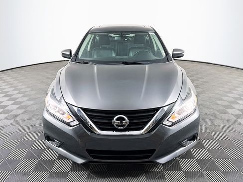 Used 2017 Nissan Altima 2.5 SL w/ Moonroof Package image 2