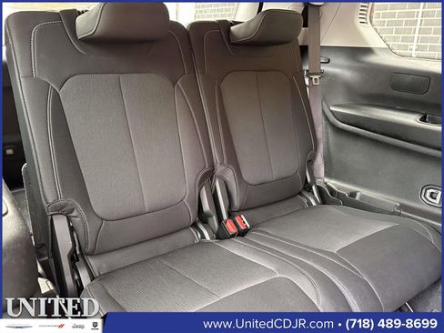 Used 2023 Jeep Grand Cherokee L Laredo image 18