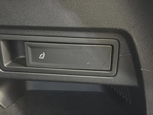 Used 2022 Volkswagen Tiguan SE R-Line image 33