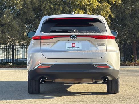 Used 2021 Toyota Venza Limited image 5