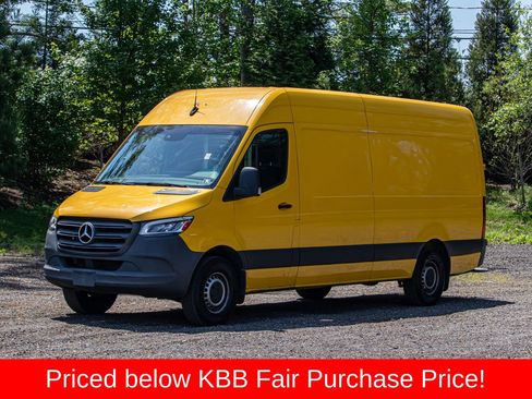 Used 2021 Mercedes-Benz Sprinter 2500 image 1