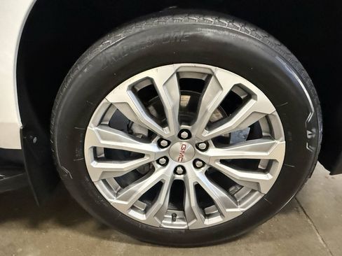 Used 2023 GMC Yukon Denali w/ LPO, Floor Liner Package AWD/4WD image 8