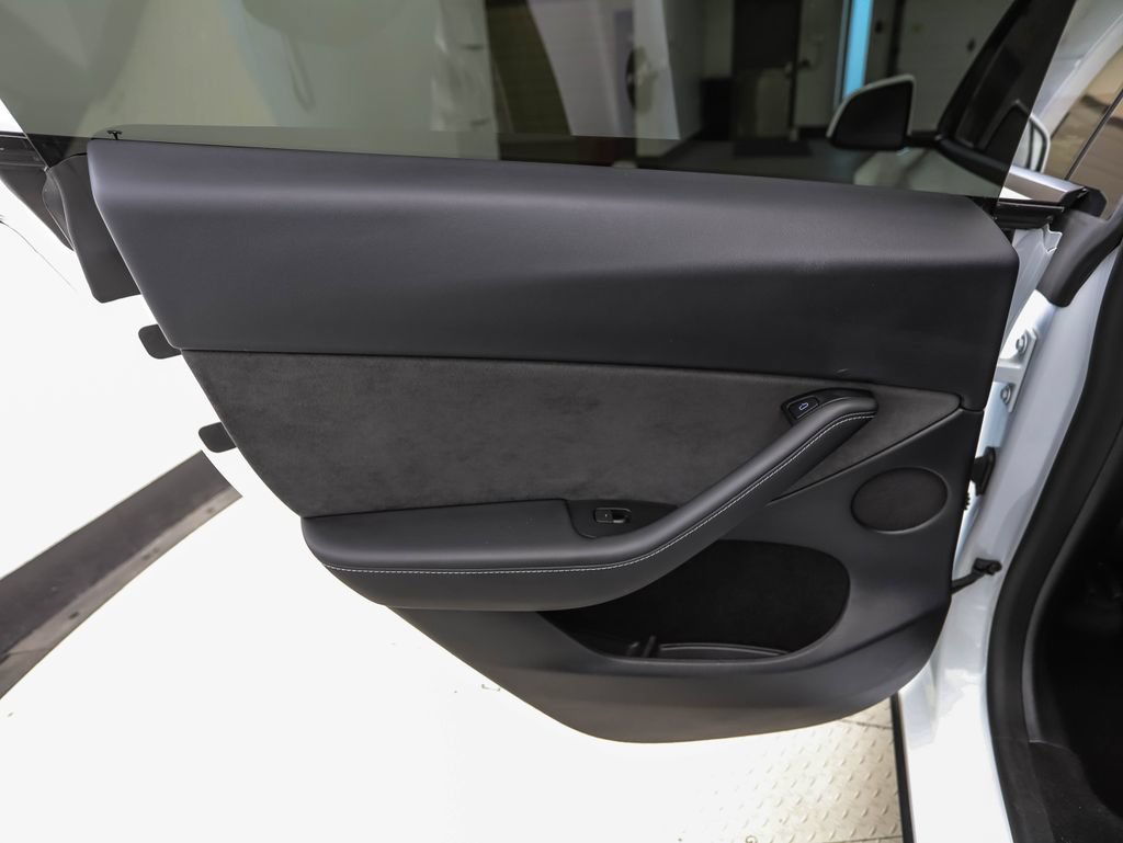 Used 2023 Tesla Model Y Long Range AWD/4WD image 17