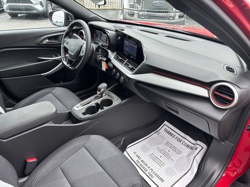 Used 2026 Chevrolet Trax RS w/ Sunroof Package FWD image 28