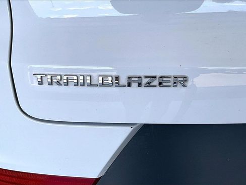 Used 2021 Chevrolet TrailBlazer LT w/ Convenience Package image 9