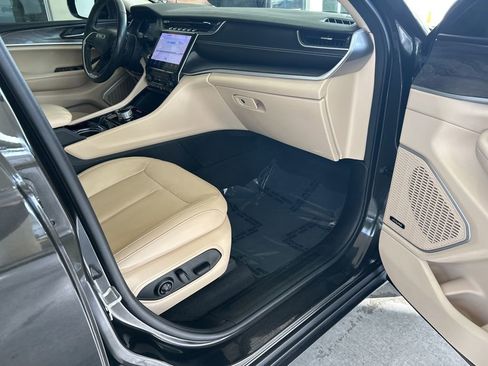 Used 2022 Jeep Grand Cherokee L Limited image 24