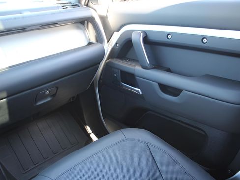 New 2025 Land Rover Defender 110 X-Dynamic SE image 14