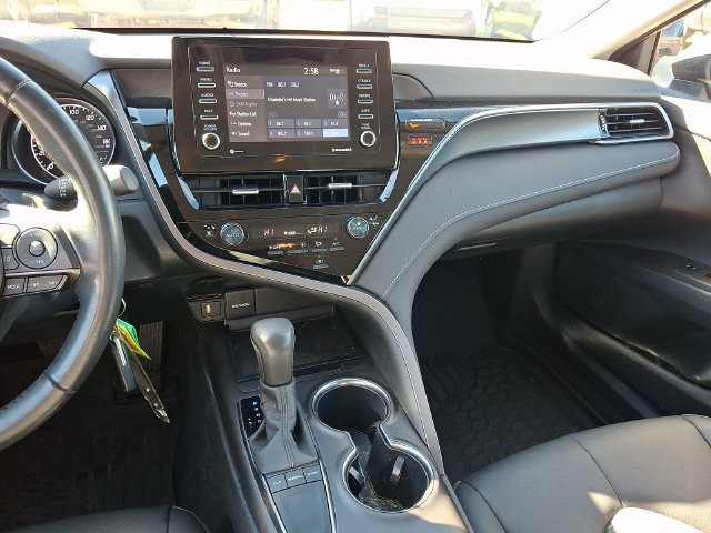 Used 2024 Toyota Camry SE FWD image 10