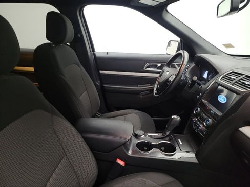 Used 2017 Ford Explorer XLT w/ Equipment Group 201A AWD/4WD image 21