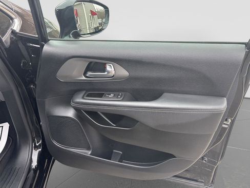 Used 2025 Chrysler Pacifica Select FWD image 27