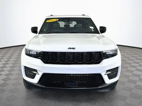 Used 2024 Jeep Grand Cherokee Altitude AWD/4WD image 4