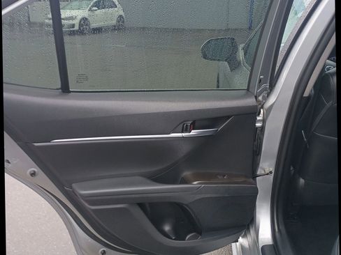 Used 2021 Toyota Camry SE FWD image 16