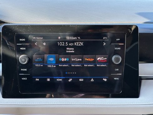 Used 2025 Volkswagen Taos SE image 14