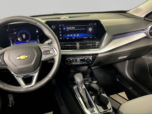 Used 2025 Chevrolet Trax LT w/ Driver Confidence Package FWD image 9