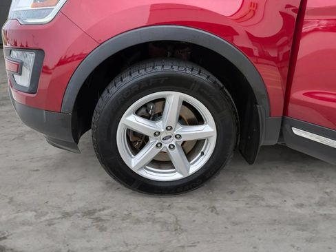 Used 2017 Ford Explorer XLT w/ Equipment Group 202A AWD/4WD image 43